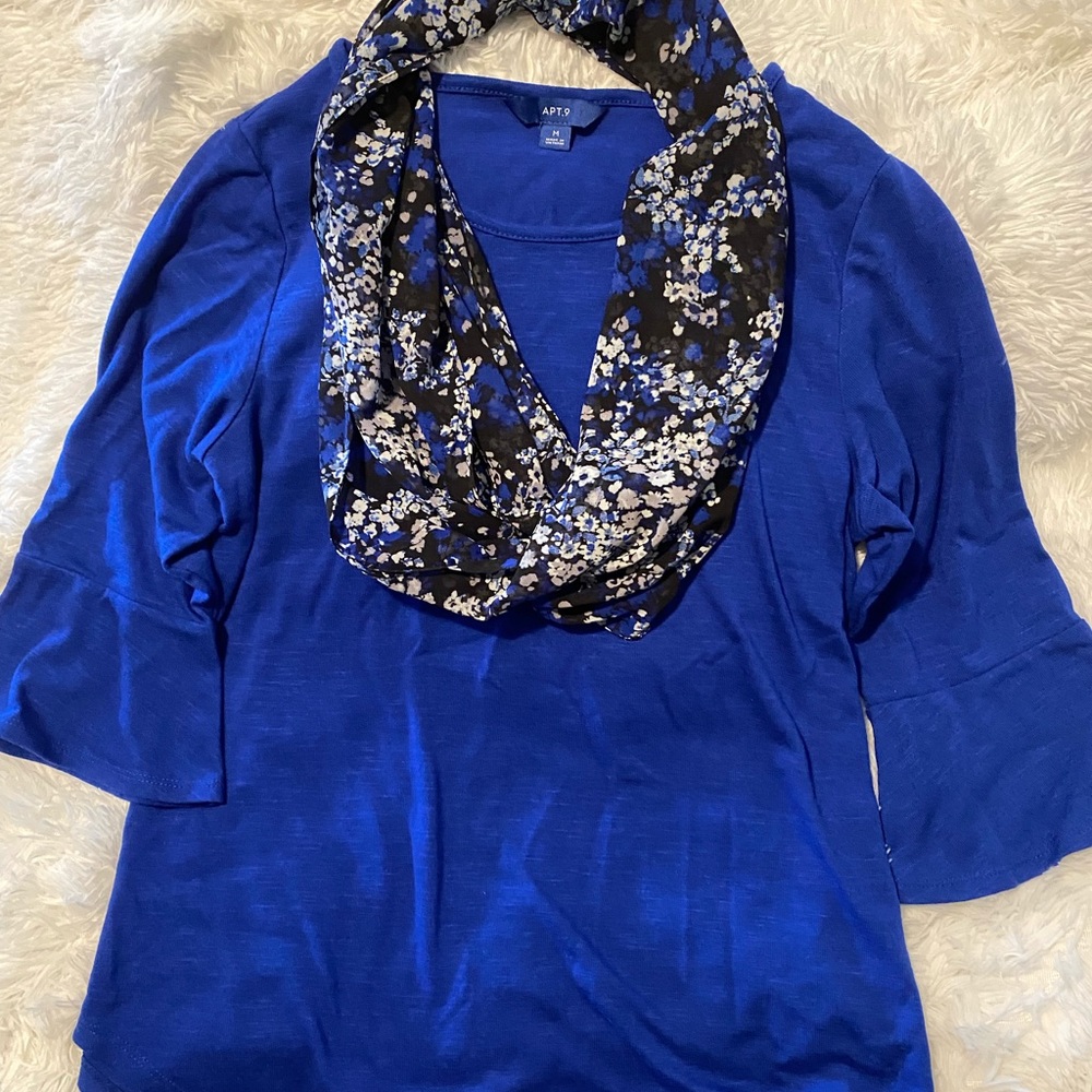 Women’s apt 9 shirt with infinity scarf. Size M